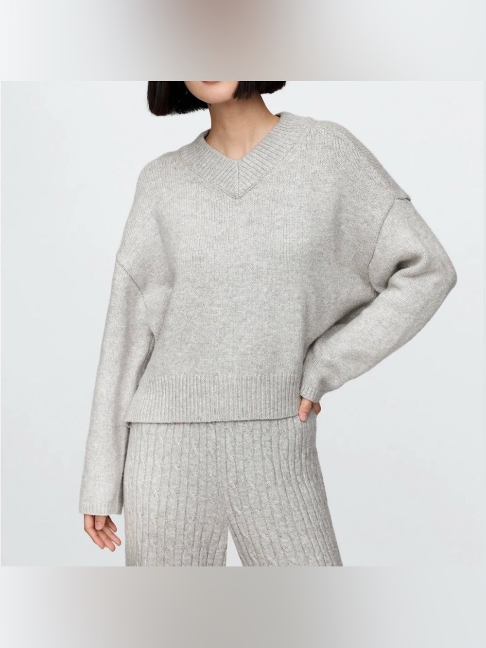 Gap V-Neck Cropped Sweater!